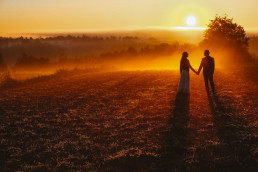 zdjęcia ślubne o wschodzie słońca