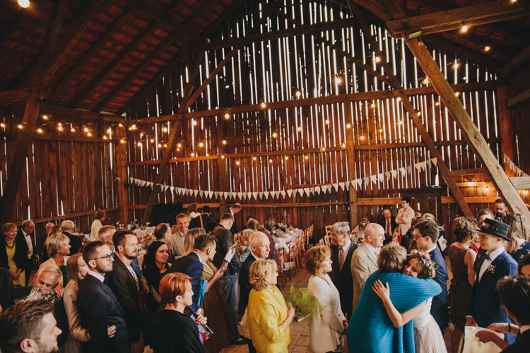 wiejskie wesele w stodole
