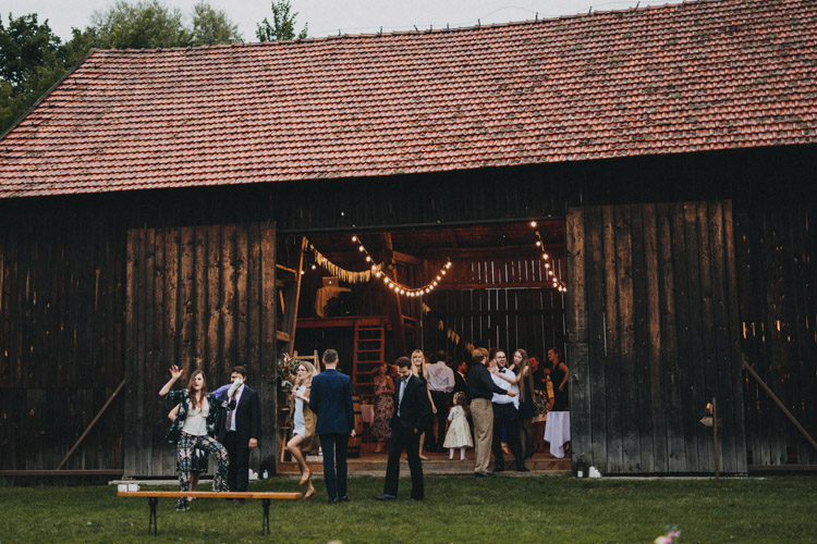wiejskie wesele w stodole